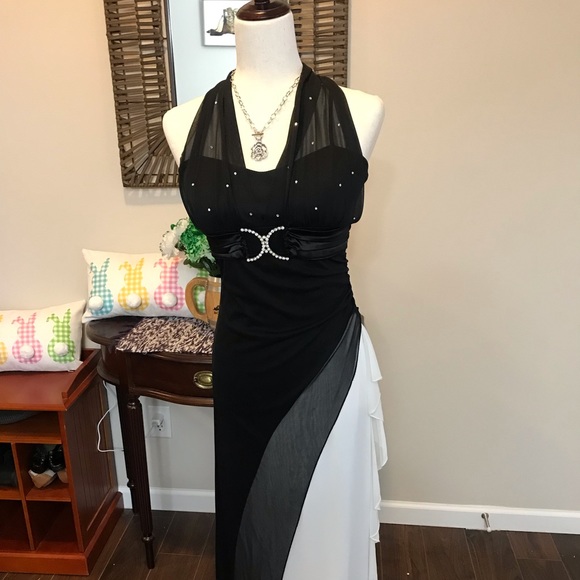 Beautiful Black and White Ruffle Dress Size L - Picture 6 of 8